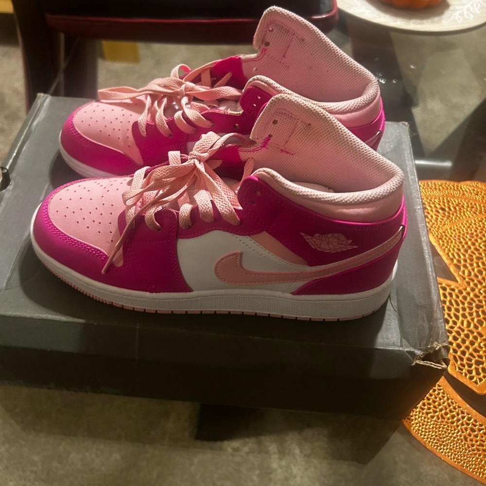 Pink air Jordan 1 mid 7youth women’s 8
